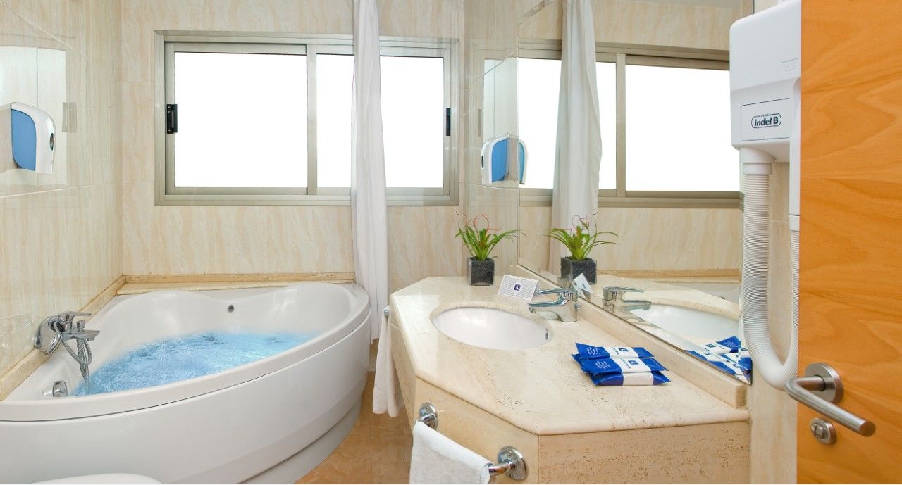 Hotel Rh Gijon & Spa Гандия Екстериор снимка